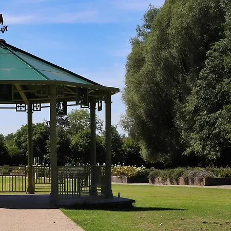 Central Hotel Tullamore מלון 3*