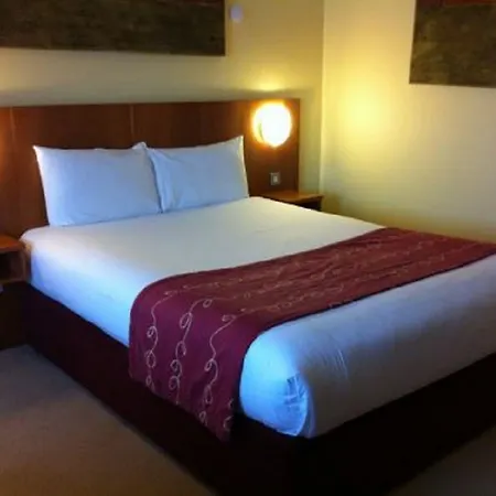 Central Hotel Tullamore מלון