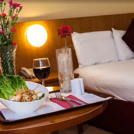 Central Hotel Tullamore ホテル 3*