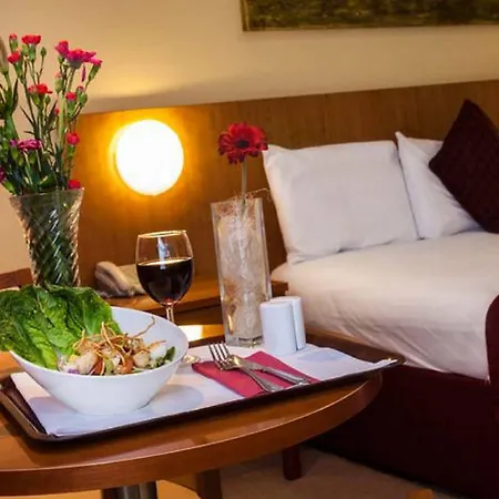 Central Hotel Tullamore Otel