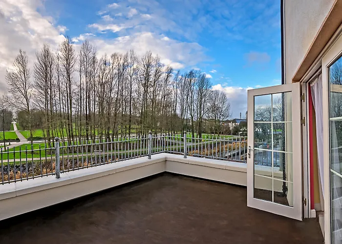 Central Hotel Tullamore Отель Талламор